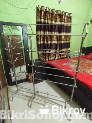 স্টিলের আলনা